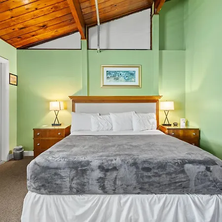 Oceanfront Inn, Standard Room, King Bed, Town View, #10